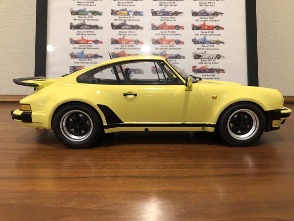 MINICHAMPS - 1/12 - PORSCHE - 911 930 3.0L TURBO COUPE 1977 - LIGHT YELLOW - Image 2