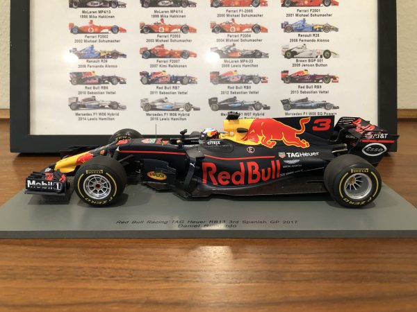 F1 model Spark 1/18 Aston Martin Red Bull Racing RB13 D. Ricciardo #3 3rd Spanish GP 2017