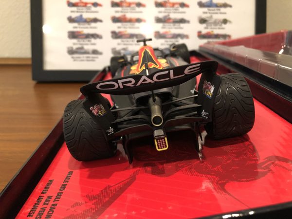 F1 Model Minichamps 1/18 RedBull RB18 Max Verstappen #1 Winner Japanese Gp 2022 - Image 3