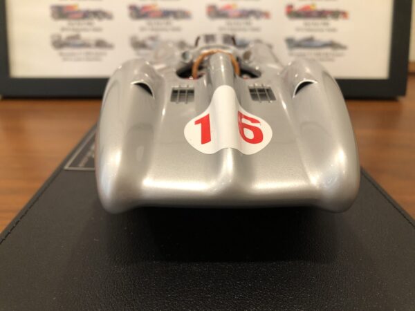 1/18 GP Replicas 1954 Juan Manuel Fangio Mercedes-Benz W196 #16 winner Italian GP Formula 1 World Champion - Image 4