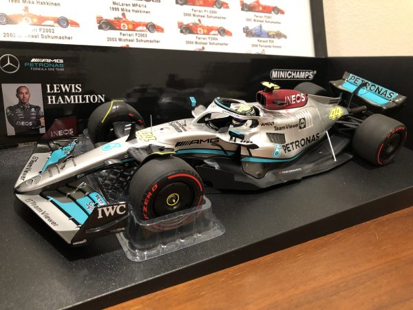 MINICHAMPS 1/18 RESIN MERCEDES AMG PETRONAS TEAM W13 E BRAZILIAN GP 2022 LEWIS HAMILTON #44 NEW IN BOX - Image 2