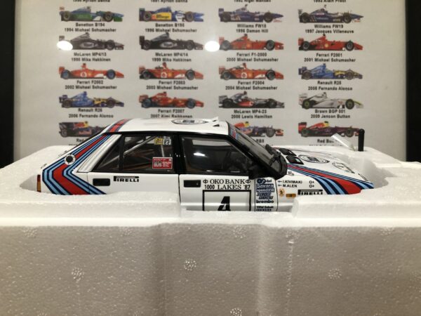 1/18 Kyosho 1987 Lancia Delta HF 4WD #4 Winner 1000 Lakes Rallye Martini Lancia Alén Markku, Kivimäki Ilkka - Image 10