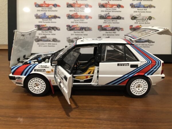 1/18 Kyosho 1987 Lancia Delta HF 4WD #4 Winner 1000 Lakes Rallye Martini Lancia Alén Markku, Kivimäki Ilkka - Image 9