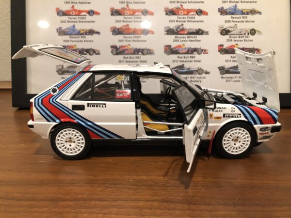 1/18 Kyosho 1987 Lancia Delta HF 4WD #4 Winner 1000 Lakes Rallye Martini Lancia Alén Markku, Kivimäki Ilkka - Image 5