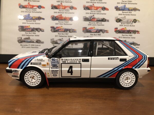 1/18 Kyosho 1987 Lancia Delta HF 4WD #4 Winner 1000 Lakes Rallye Martini Lancia Alén Markku, Kivimäki Ilkka