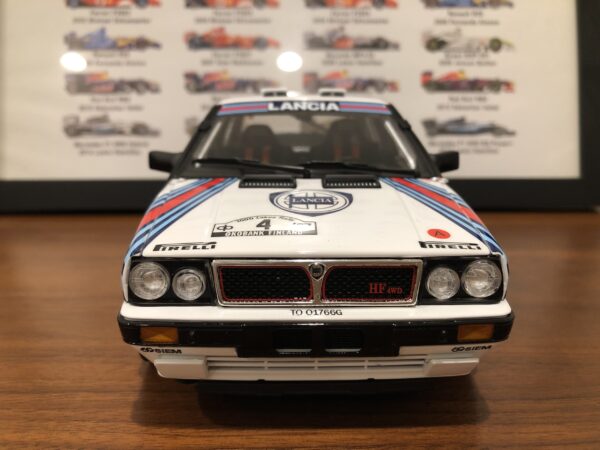 1/18 Kyosho 1987 Lancia Delta HF 4WD #4 Winner 1000 Lakes Rallye Martini Lancia Alén Markku, Kivimäki Ilkka - Image 4