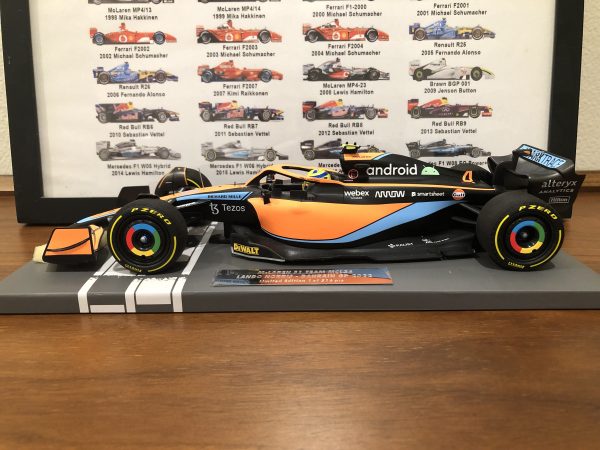 1/18 Minichamps 2022 Formula 1 Lando Norris McLaren MCL36 #4 Bahrain GP