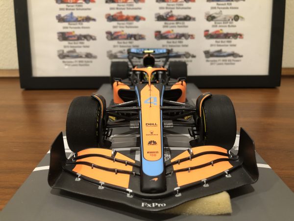 1/18 Minichamps 2022 Formula 1 Lando Norris McLaren MCL36 #4 Bahrain GP - Image 3