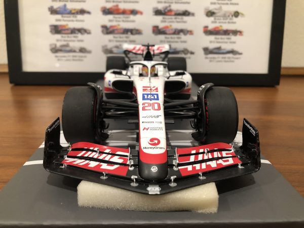 1/18 Minichamps 2022 Formula 1 Kevin Magnussen Haas VF-22 #20 1st Pole Position Brazilian GP - Image 2