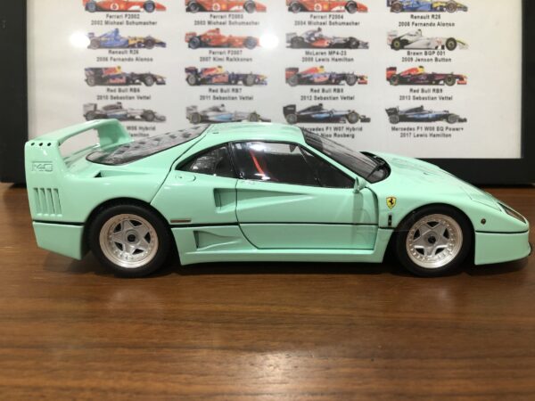 Model Car Kyosho 1/18 Ferrari F40 Mint Green 1987 - Image 2