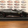 FERRARI DAYTONA SP3 PRINCIPATO DI MONACO LIVERY - CHARLES LECLERC 2022 + VETRINA + SHOWCASE - Image 2