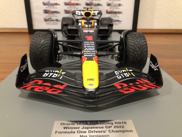 Model F1 Spark 1/12 RedBull Racing RB19 Winner Japanese GP 2022 #1 M.Verstappen - Image 3